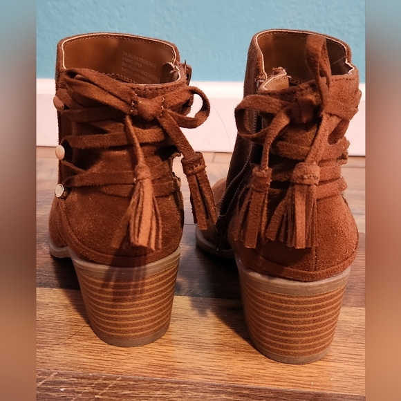 Sz 2 True Craft Girls Booties - Picture 3 of 7